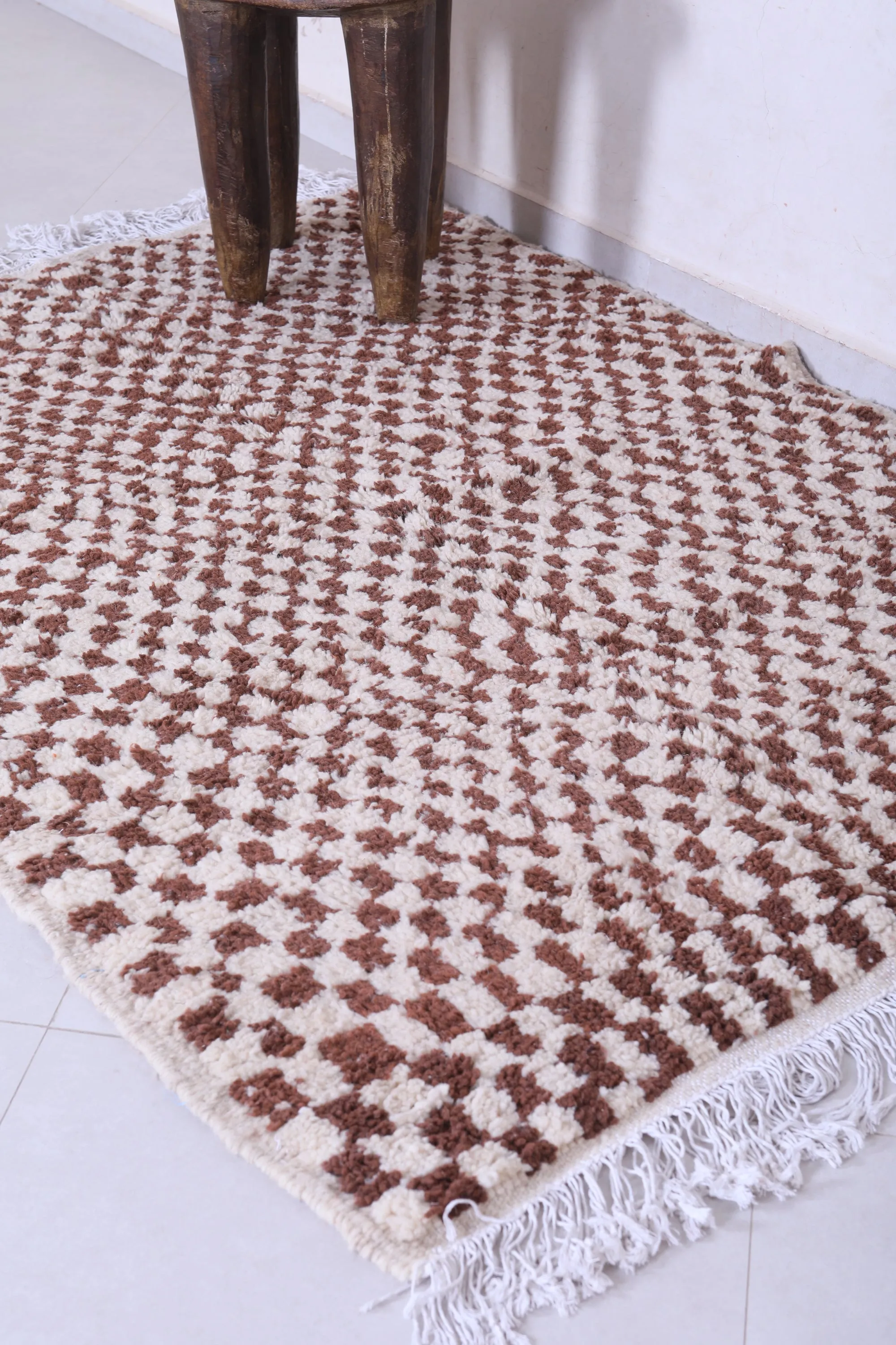 Brown and Beige Moroccan Checkered Rug 4.7 X 6.4 Feet – Handmade Elegance