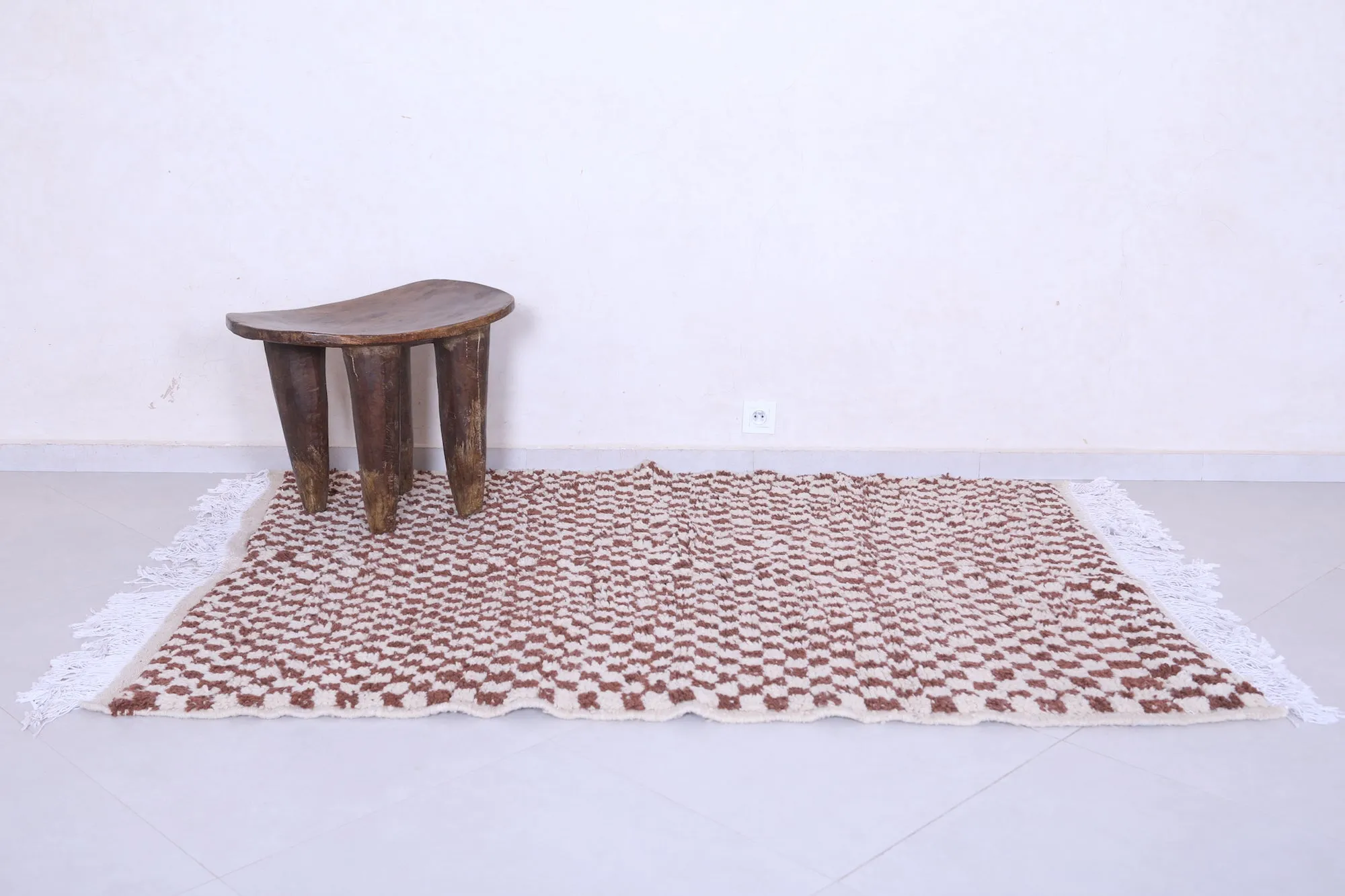 Brown and Beige Moroccan Checkered Rug 4.7 X 6.4 Feet – Handmade Elegance