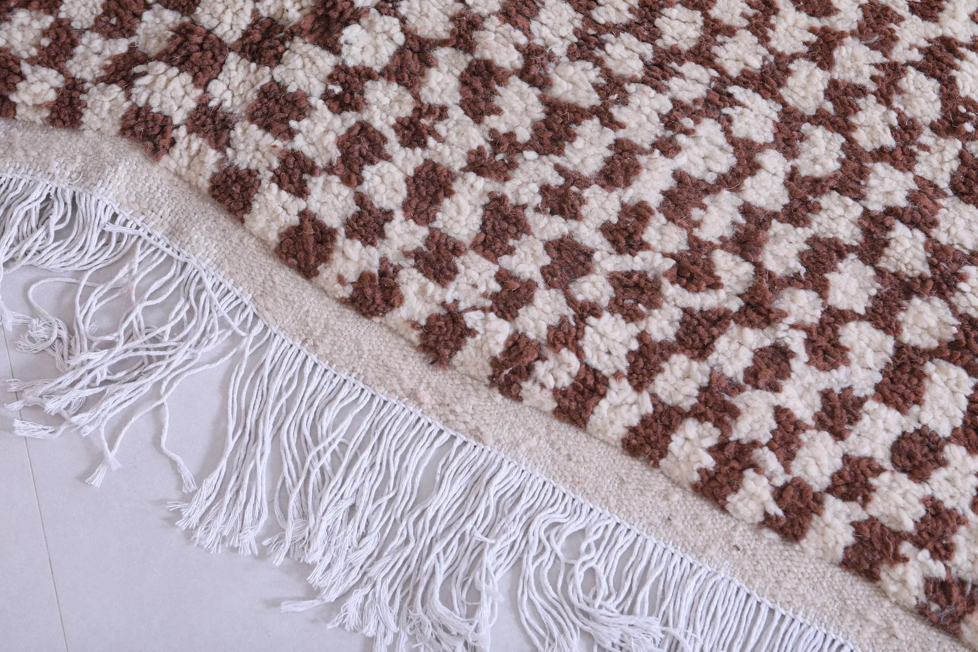 Brown and Beige Moroccan Checkered Rug 4.7 X 6.4 Feet – Handmade Elegance