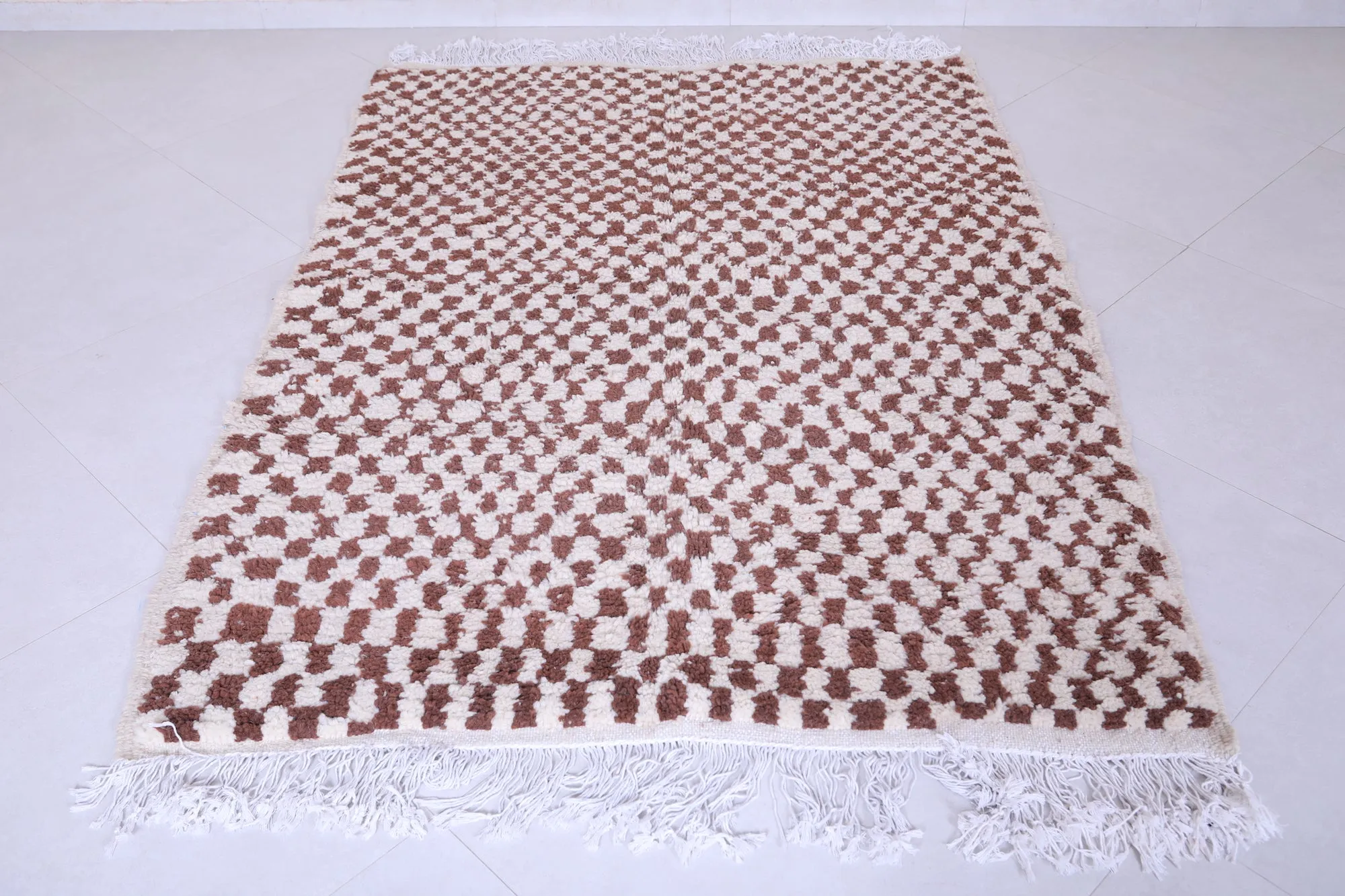 Brown and Beige Moroccan Checkered Rug 4.7 X 6.4 Feet – Handmade Elegance
