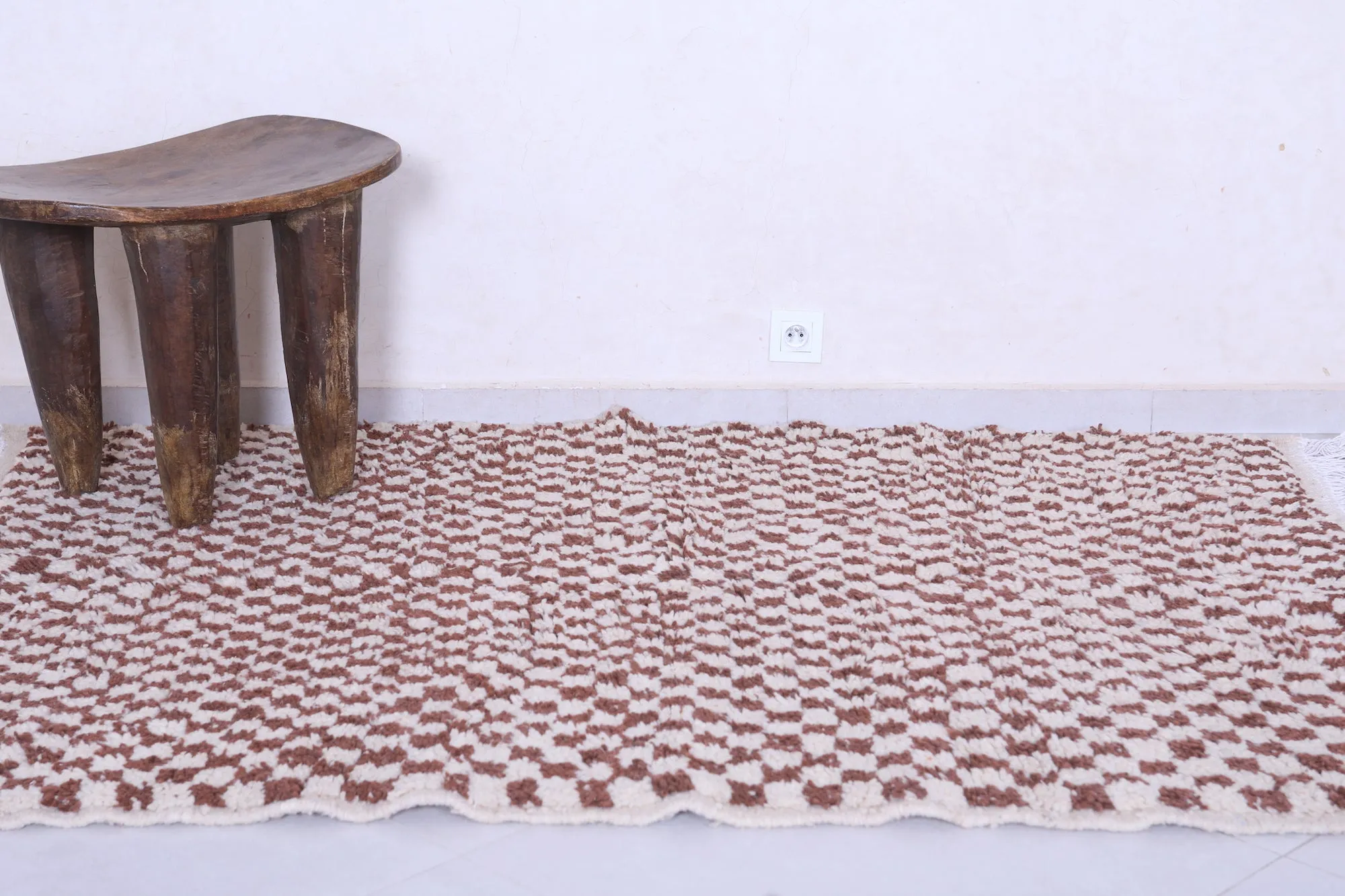 Brown and Beige Moroccan Checkered Rug 4.7 X 6.4 Feet – Handmade Elegance