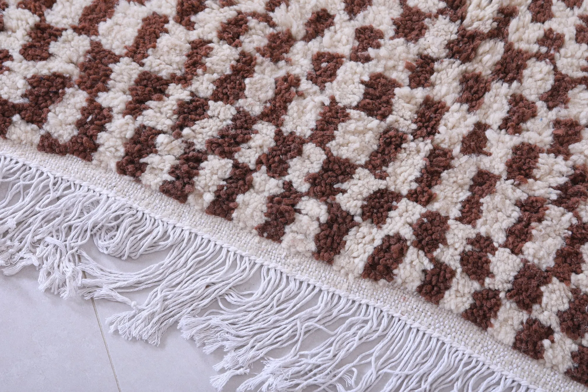 Brown and Beige Moroccan Checkered Rug 4.7 X 6.4 Feet – Handmade Elegance