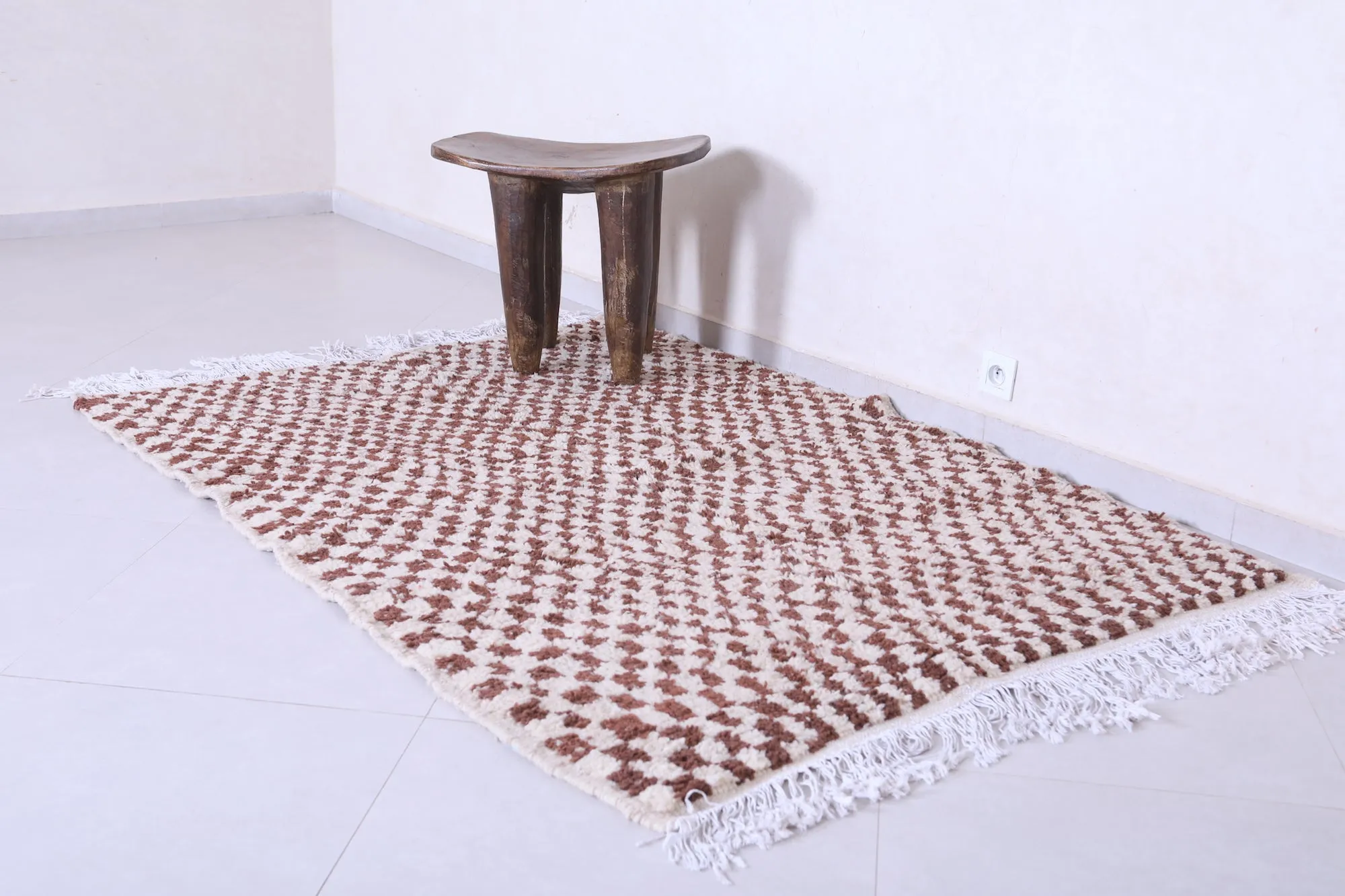 Brown and Beige Moroccan Checkered Rug 4.7 X 6.4 Feet – Handmade Elegance