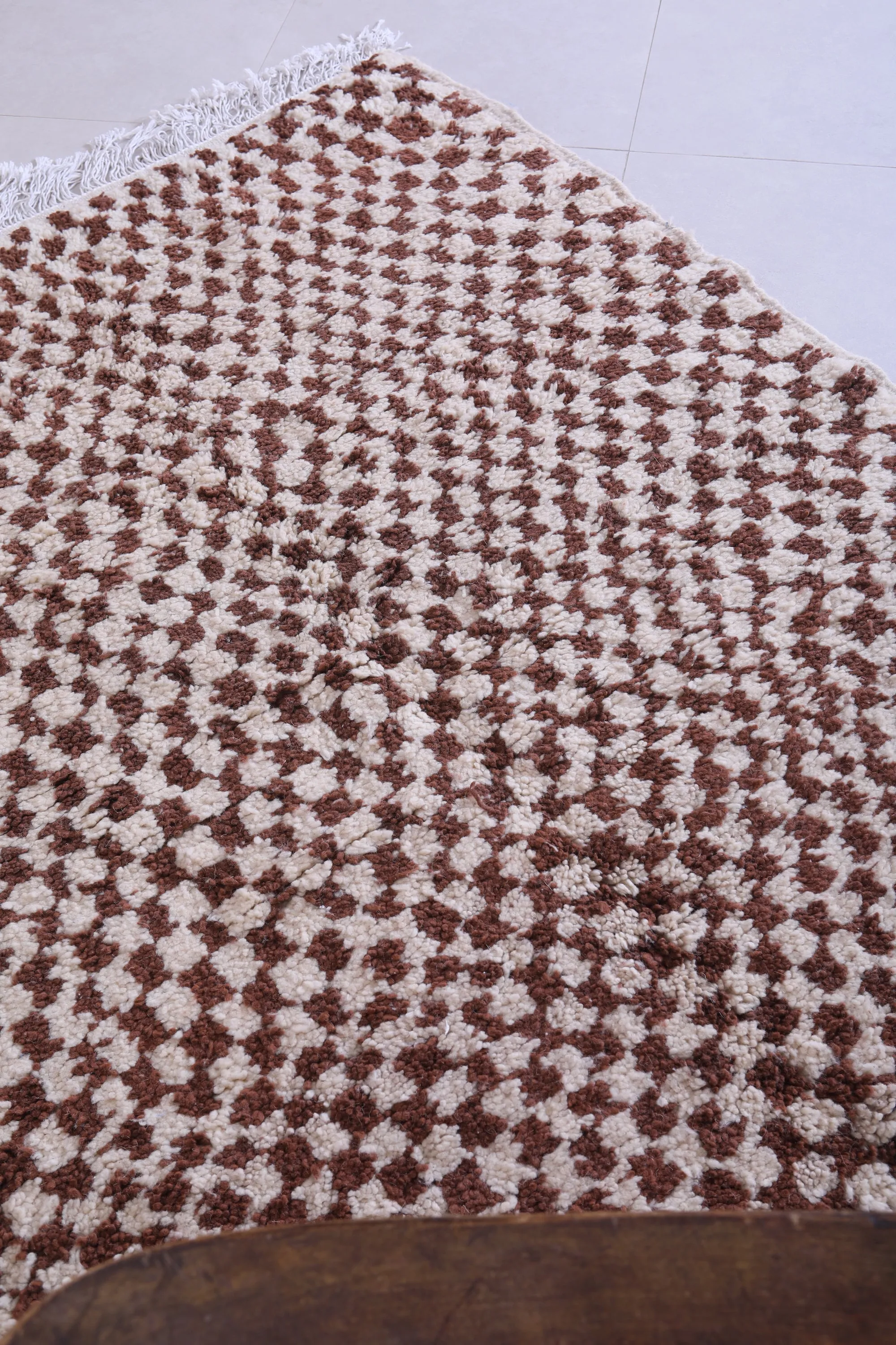 Brown and Beige Moroccan Checkered Rug 4.7 X 6.4 Feet – Handmade Elegance