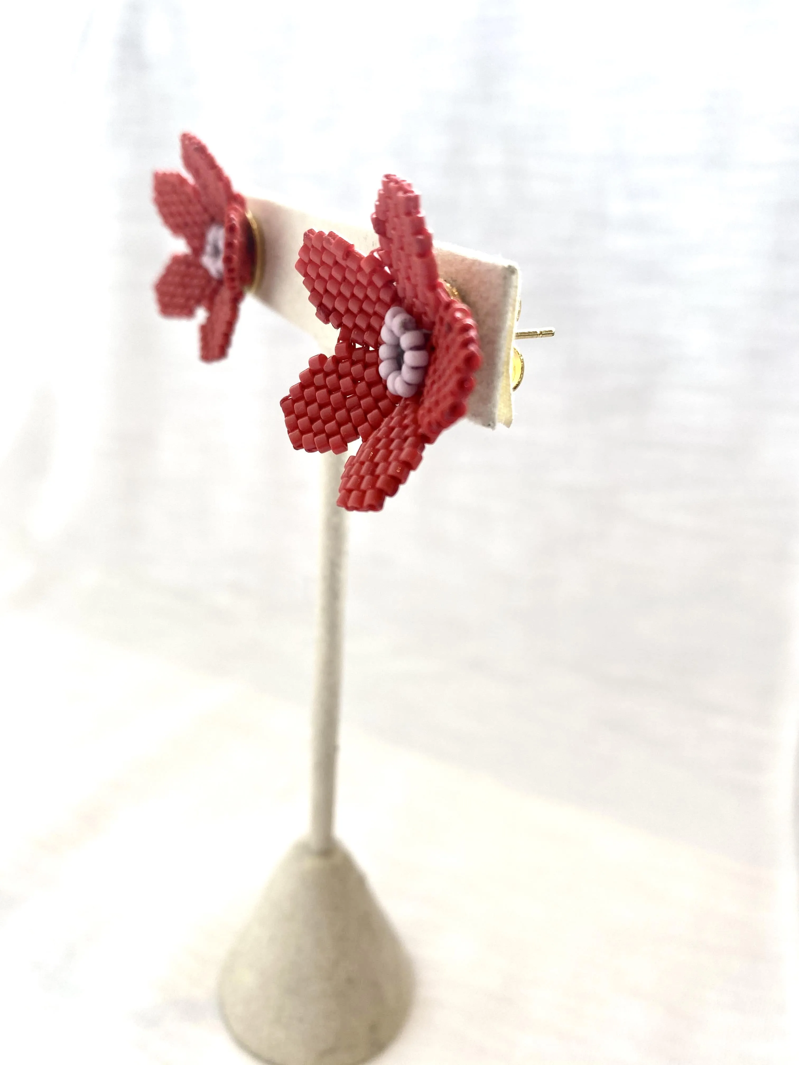 daisy earring - coral