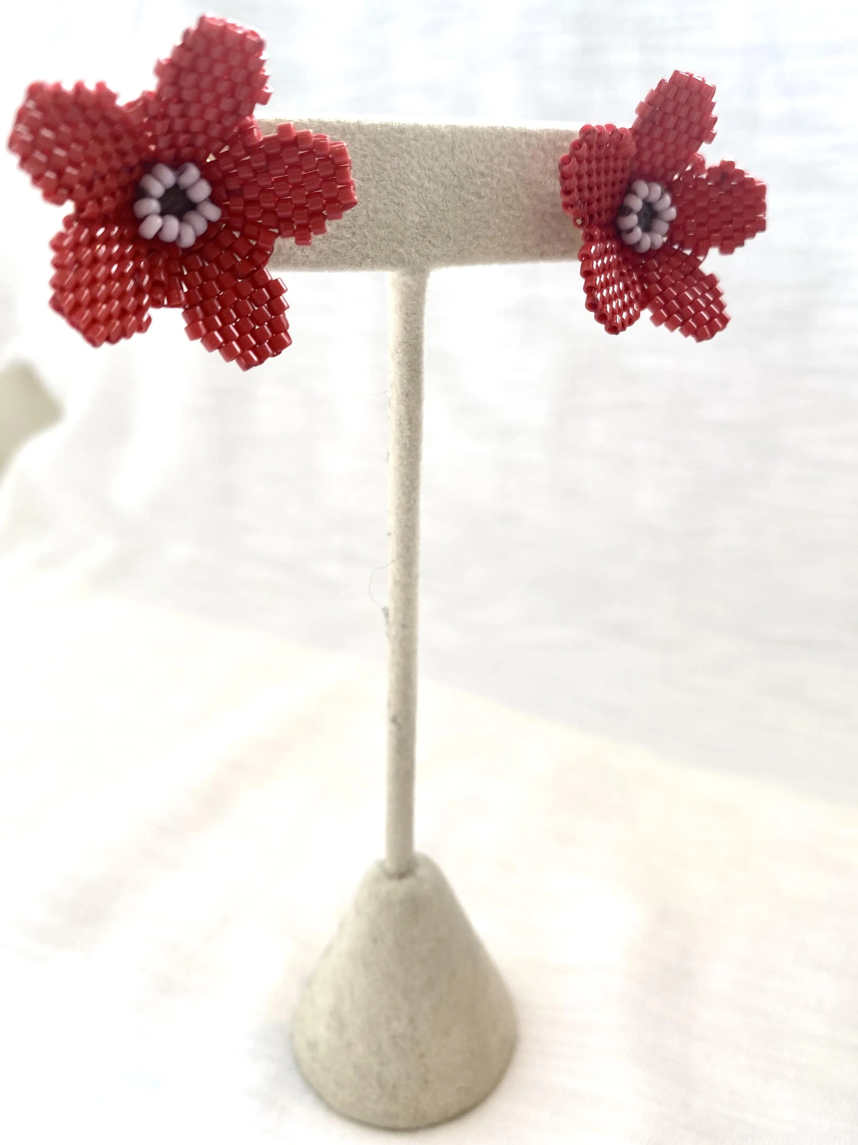 daisy earring - coral