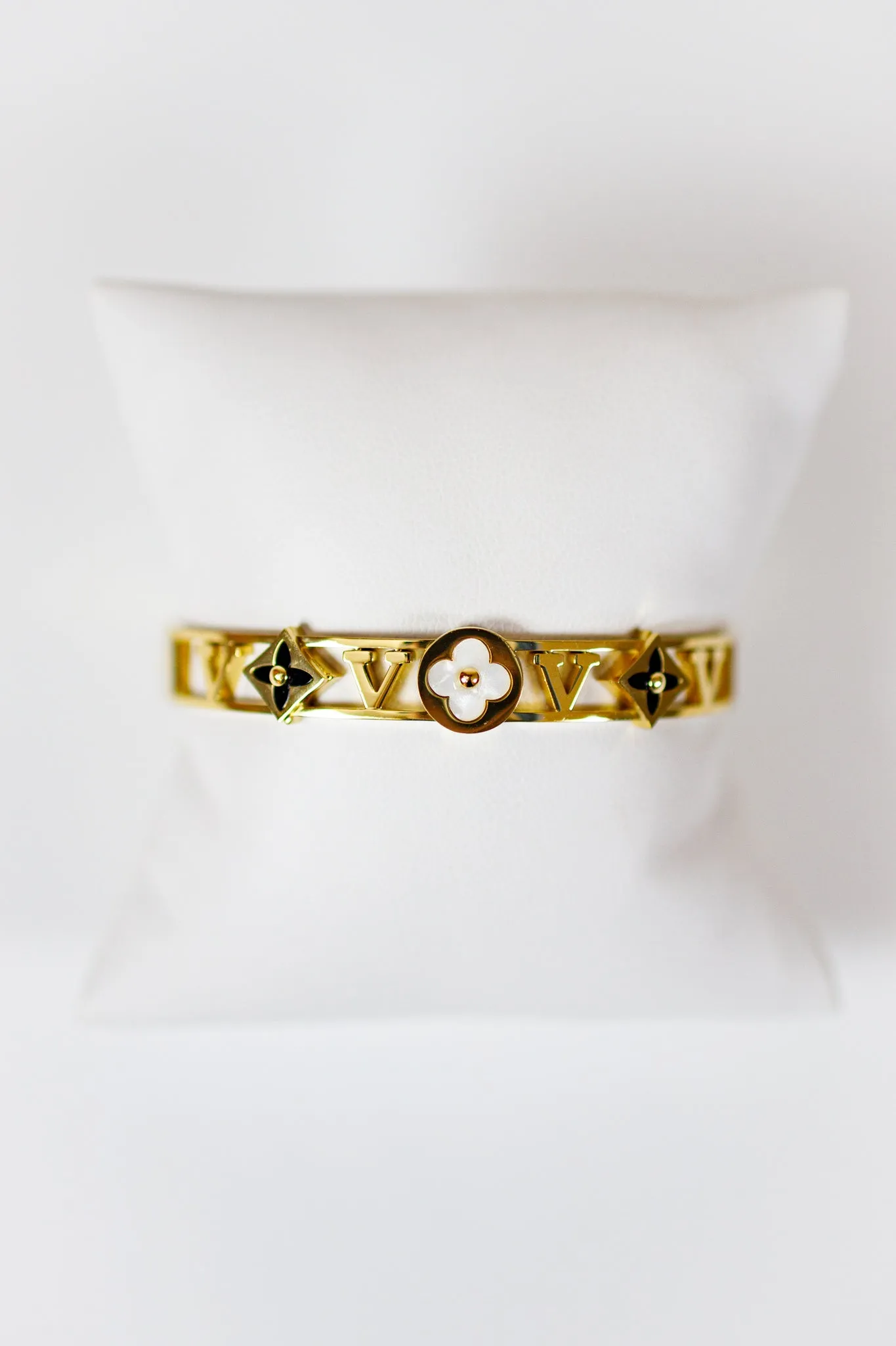Detailed Bangle Bracelet