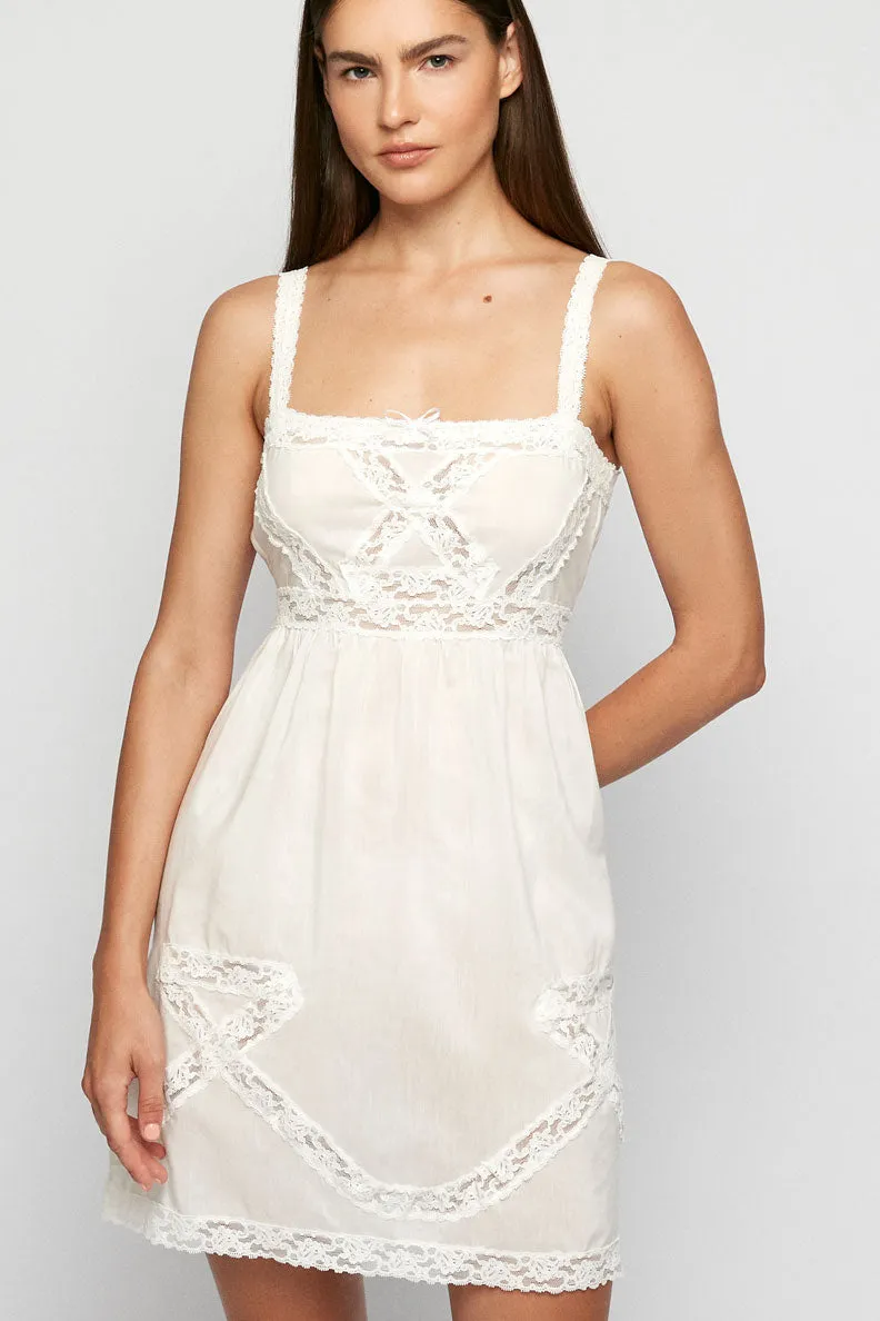 Detailed Lace Mini