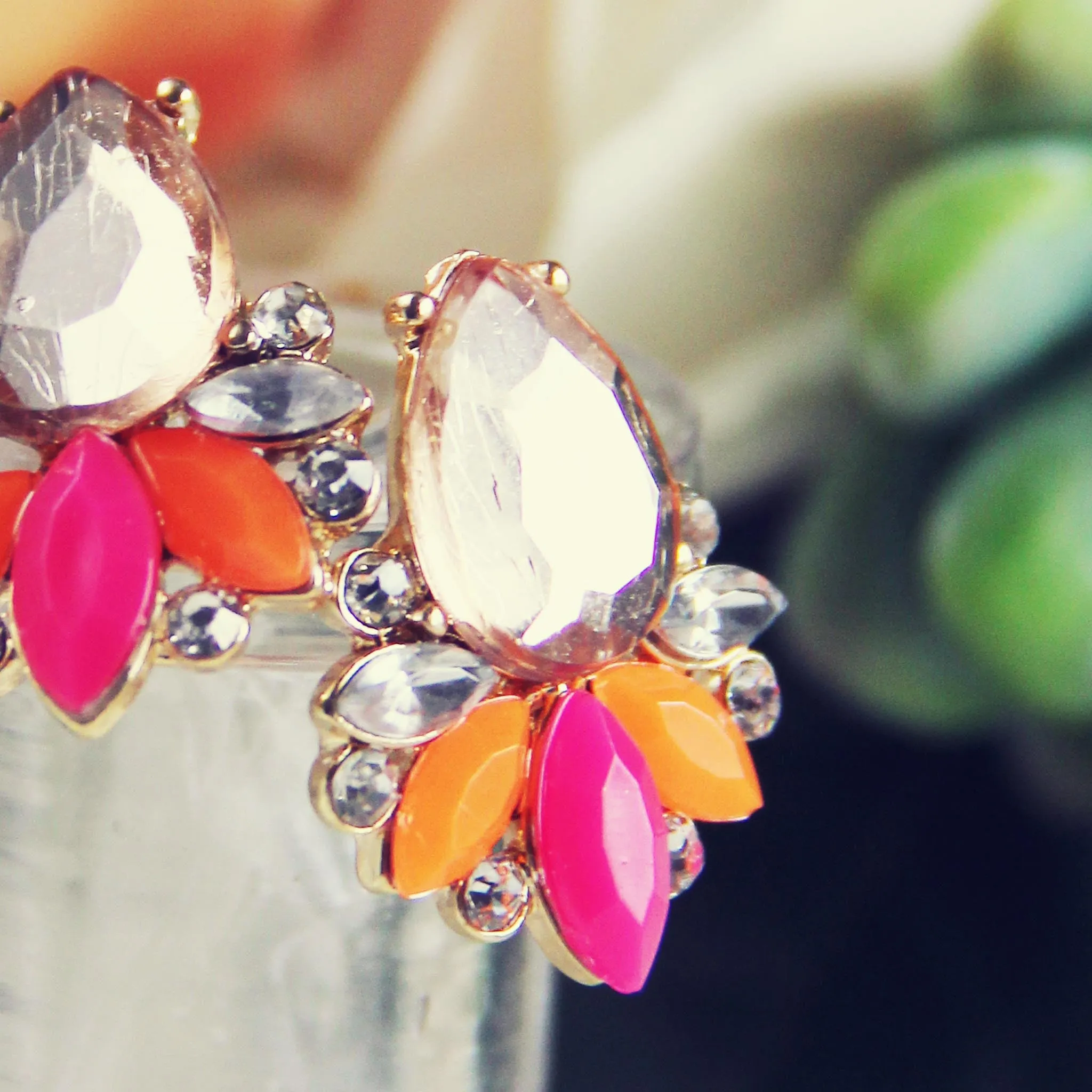 Early Bright Stud Earrings