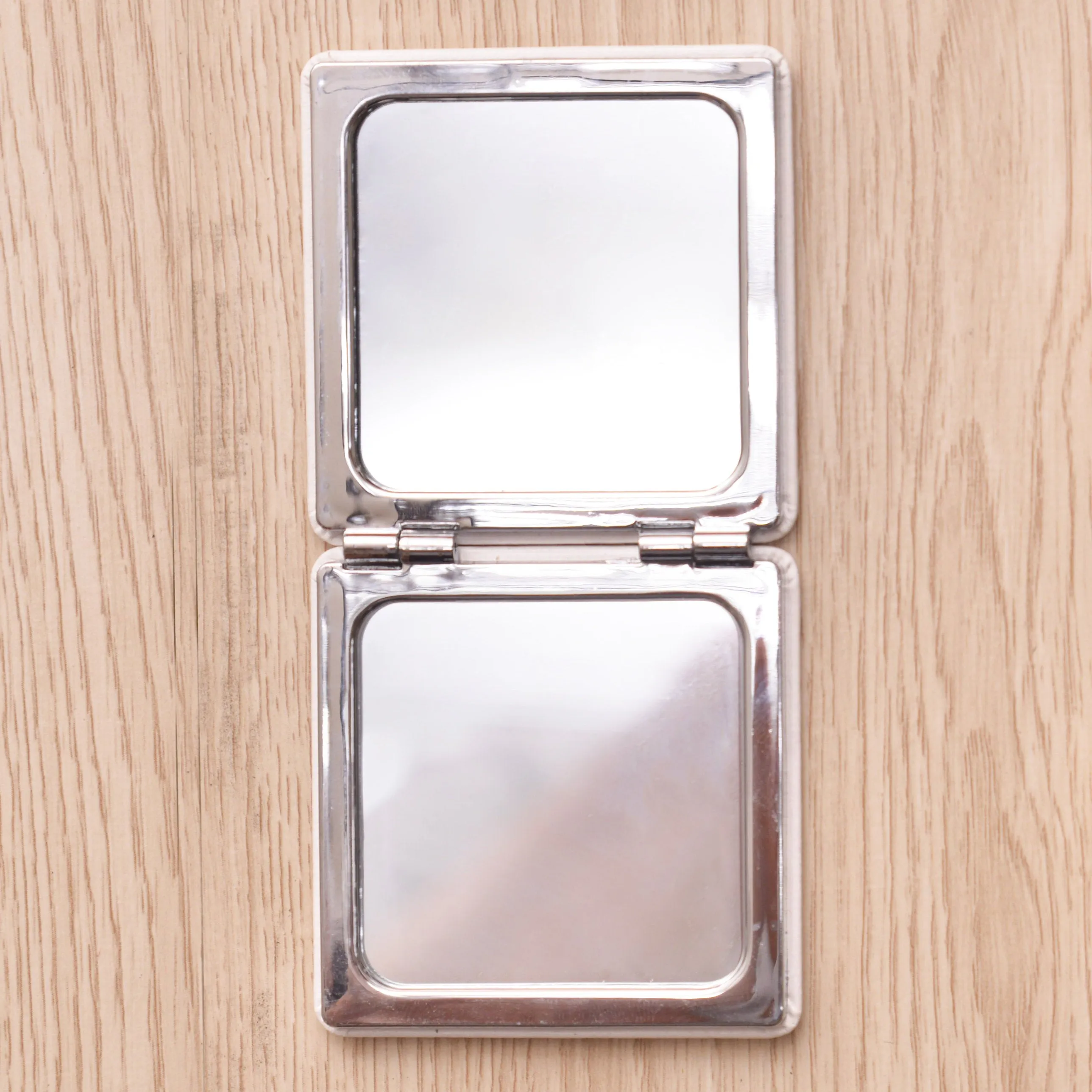 Eyeball Compact Mirror
