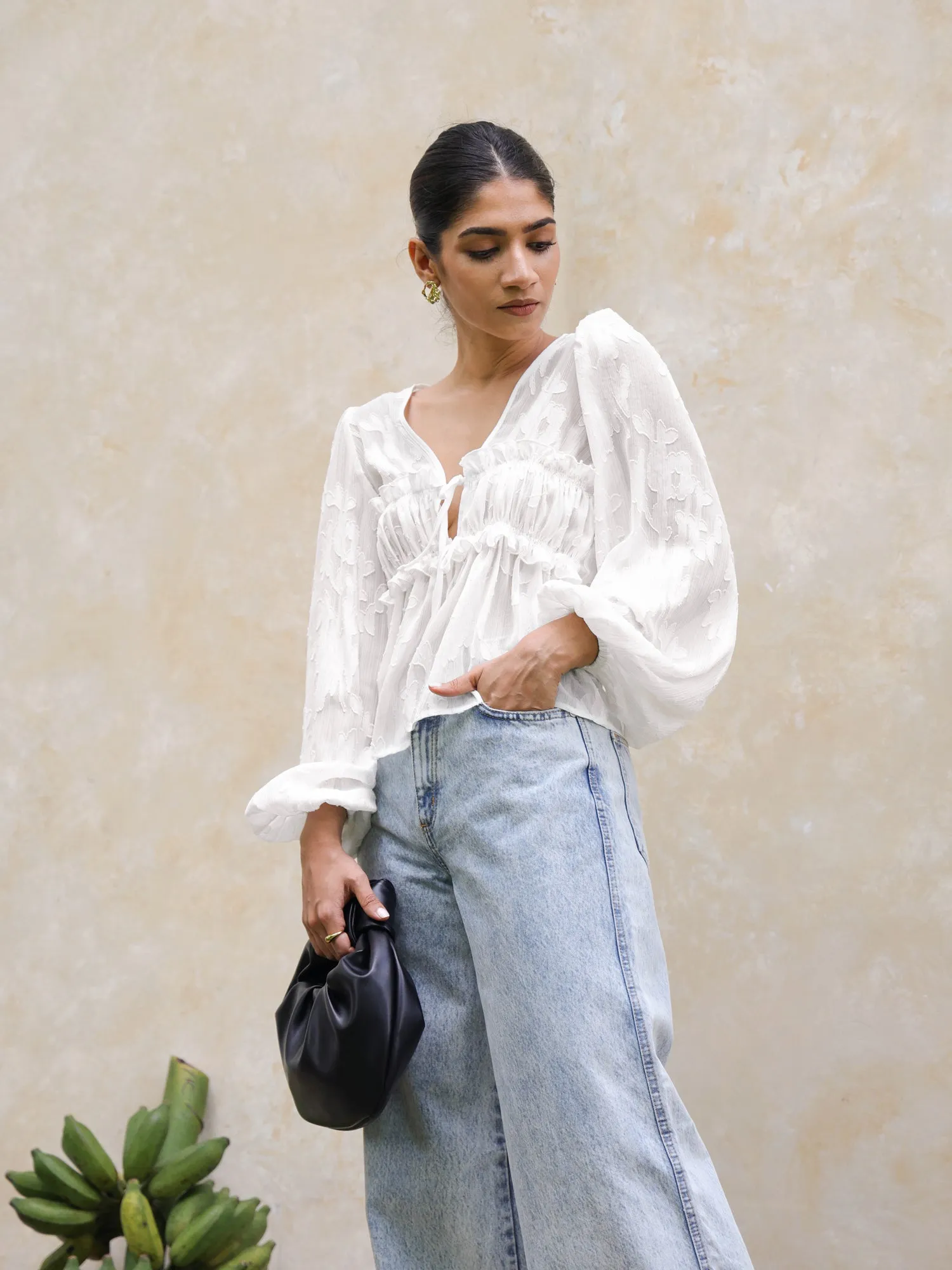 Front Tie Up Smocked Detailed Balloon Sleeved Top