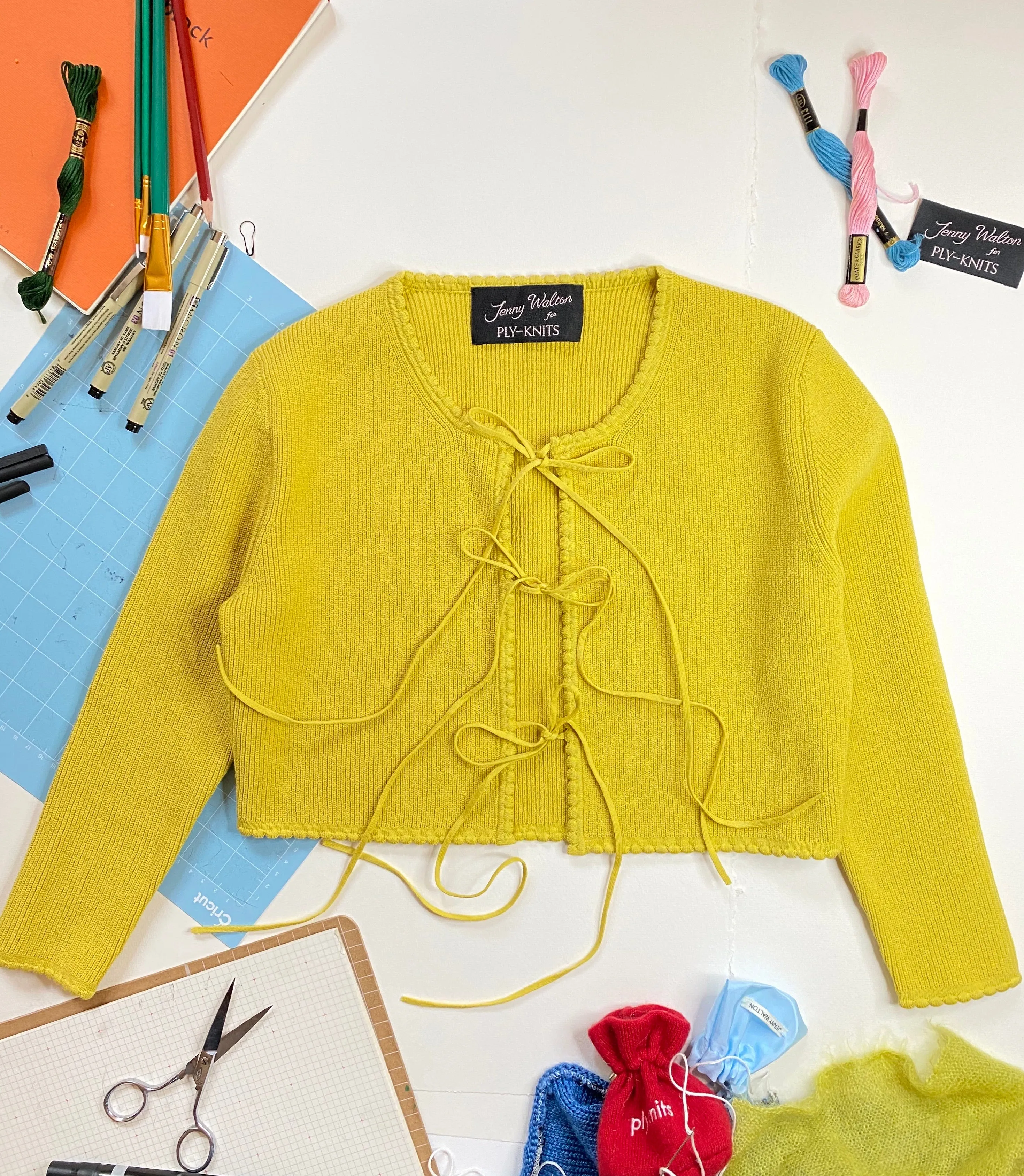 JENNY SCALLOPED CARDIGAN IN HOT-HONEY