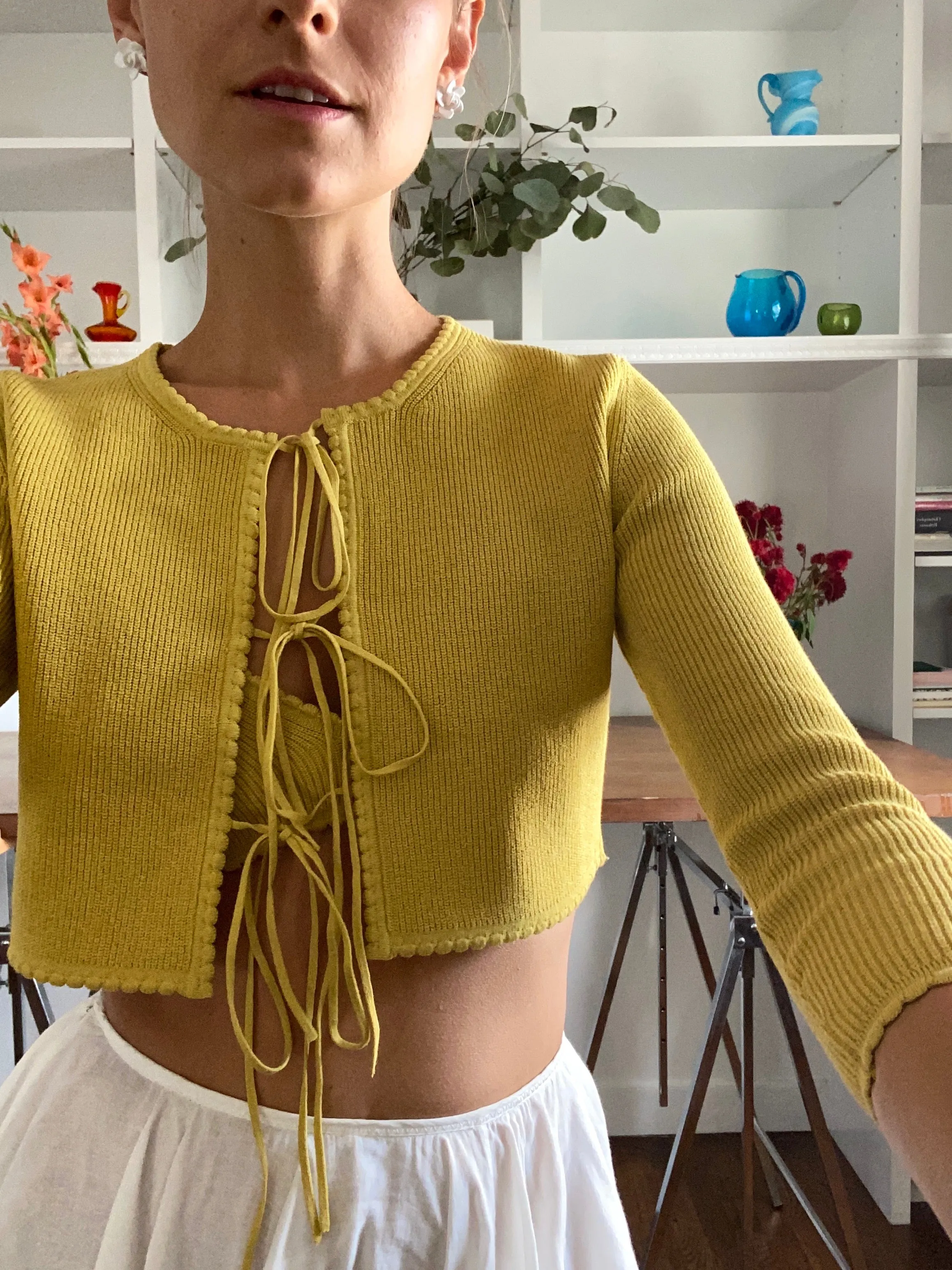 JENNY SCALLOPED CARDIGAN IN HOT-HONEY