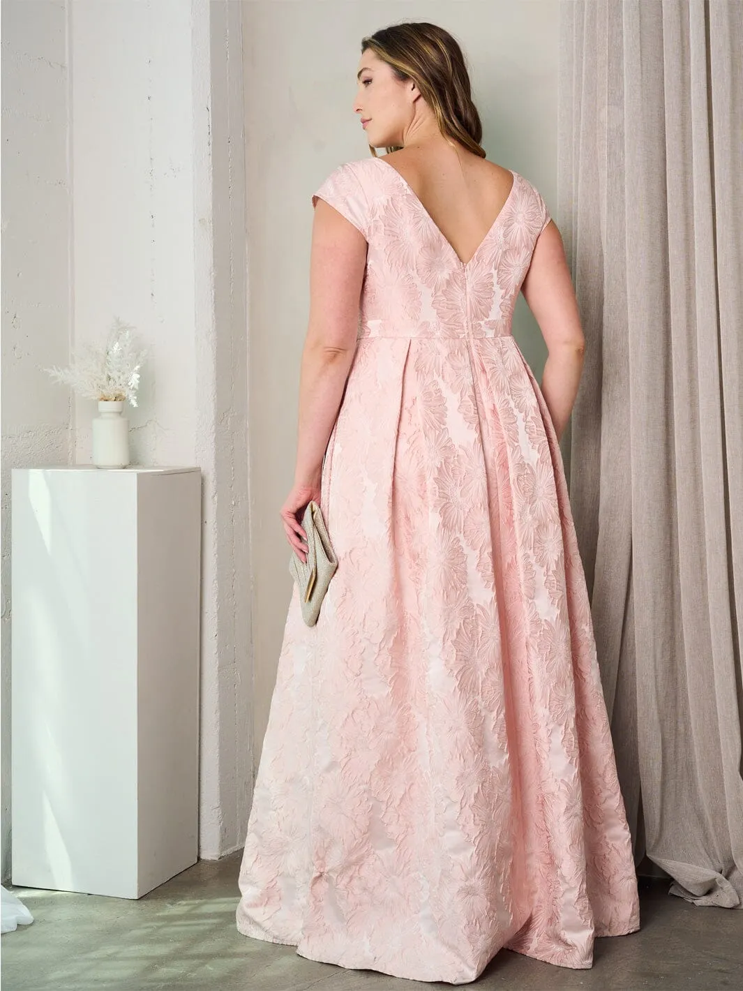 PLUS SIZE SLEEVELESS V-NECK DETAILED MAXI GOWN DRESS