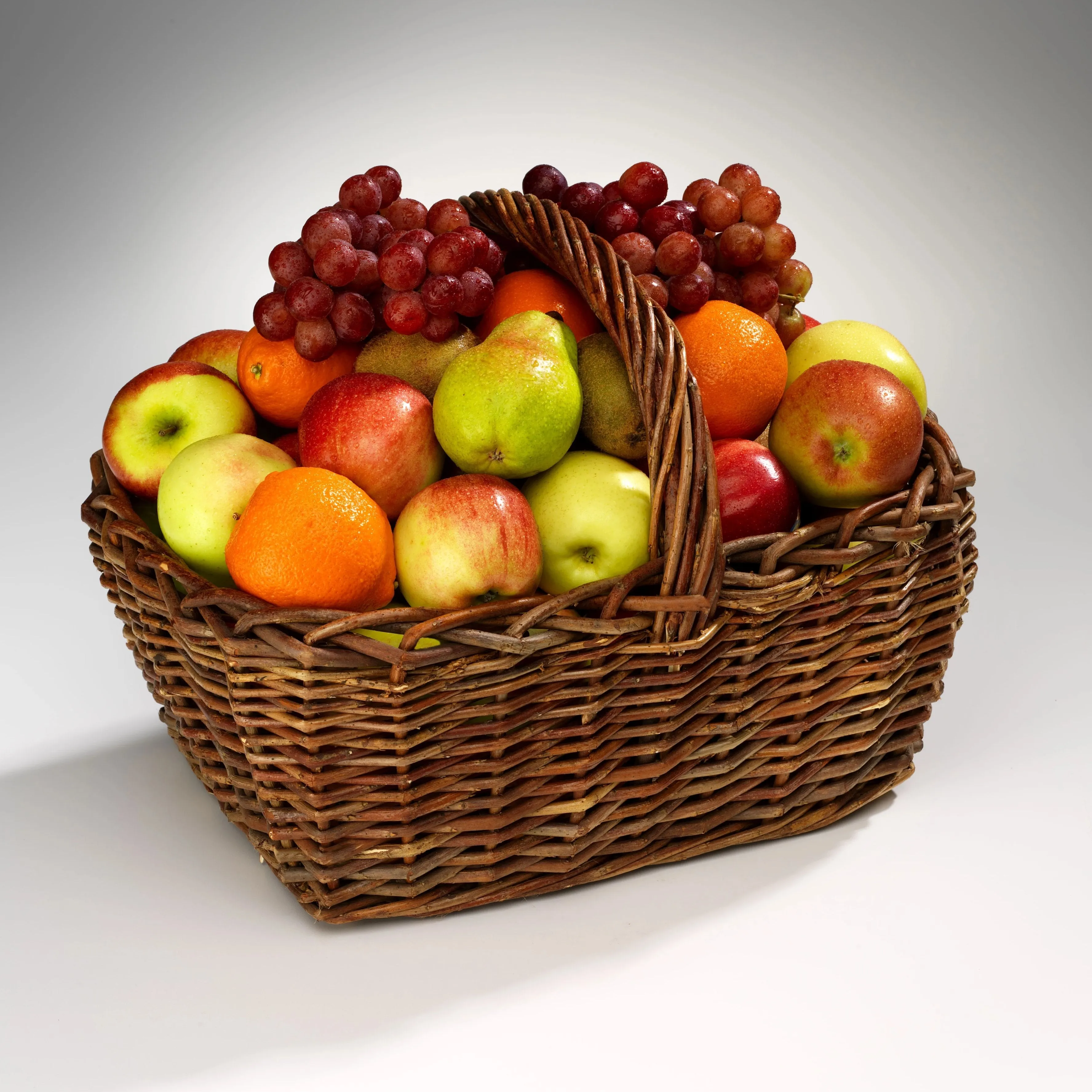R. Super Fruitbrute Fruit Basket