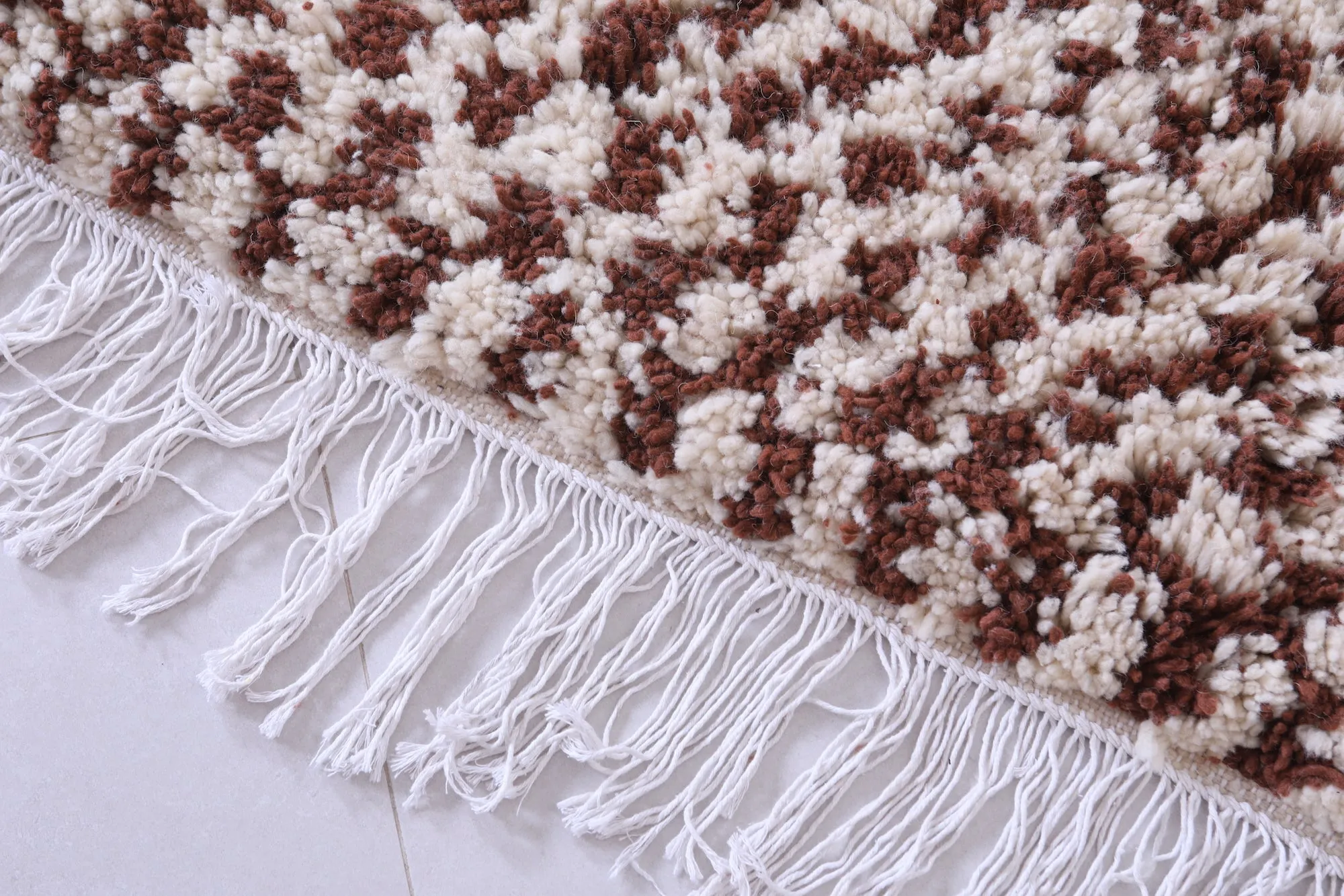 Shaggy brown and beige check rug 4.6 X 6.2 Feet