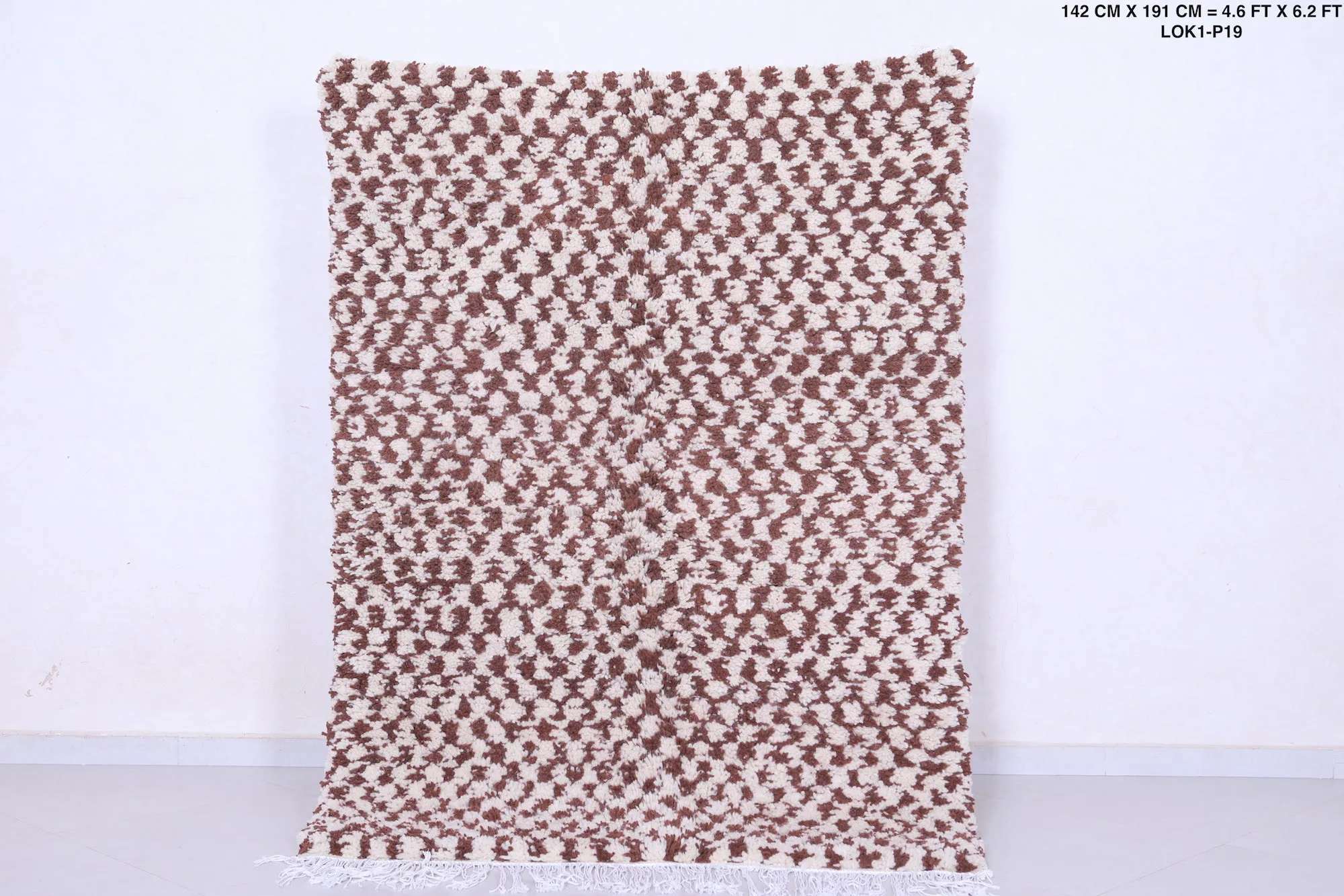 Shaggy brown and beige check rug 4.6 X 6.2 Feet