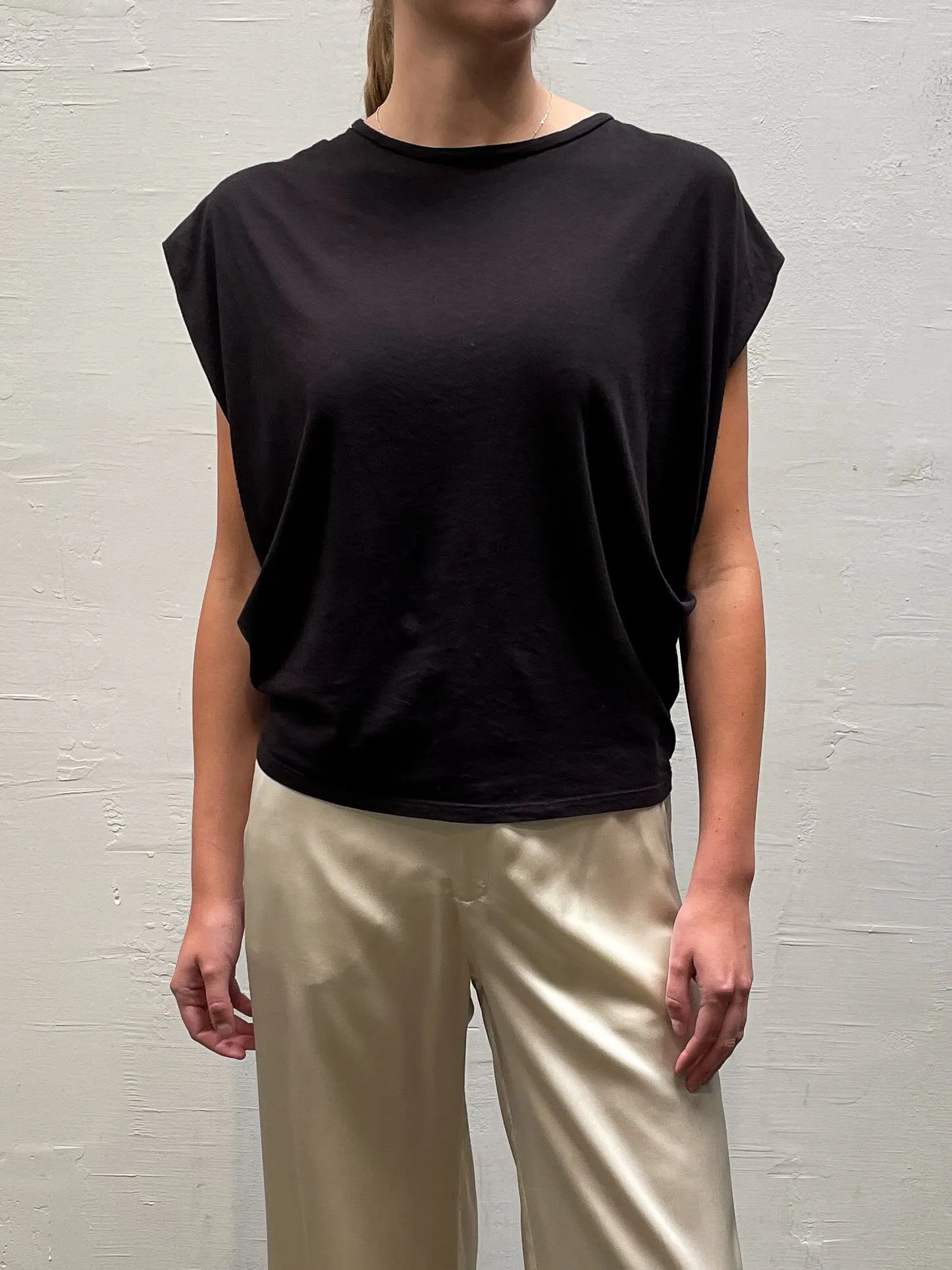 Terrance Tuck Tee in Lightweight Jersey - Black