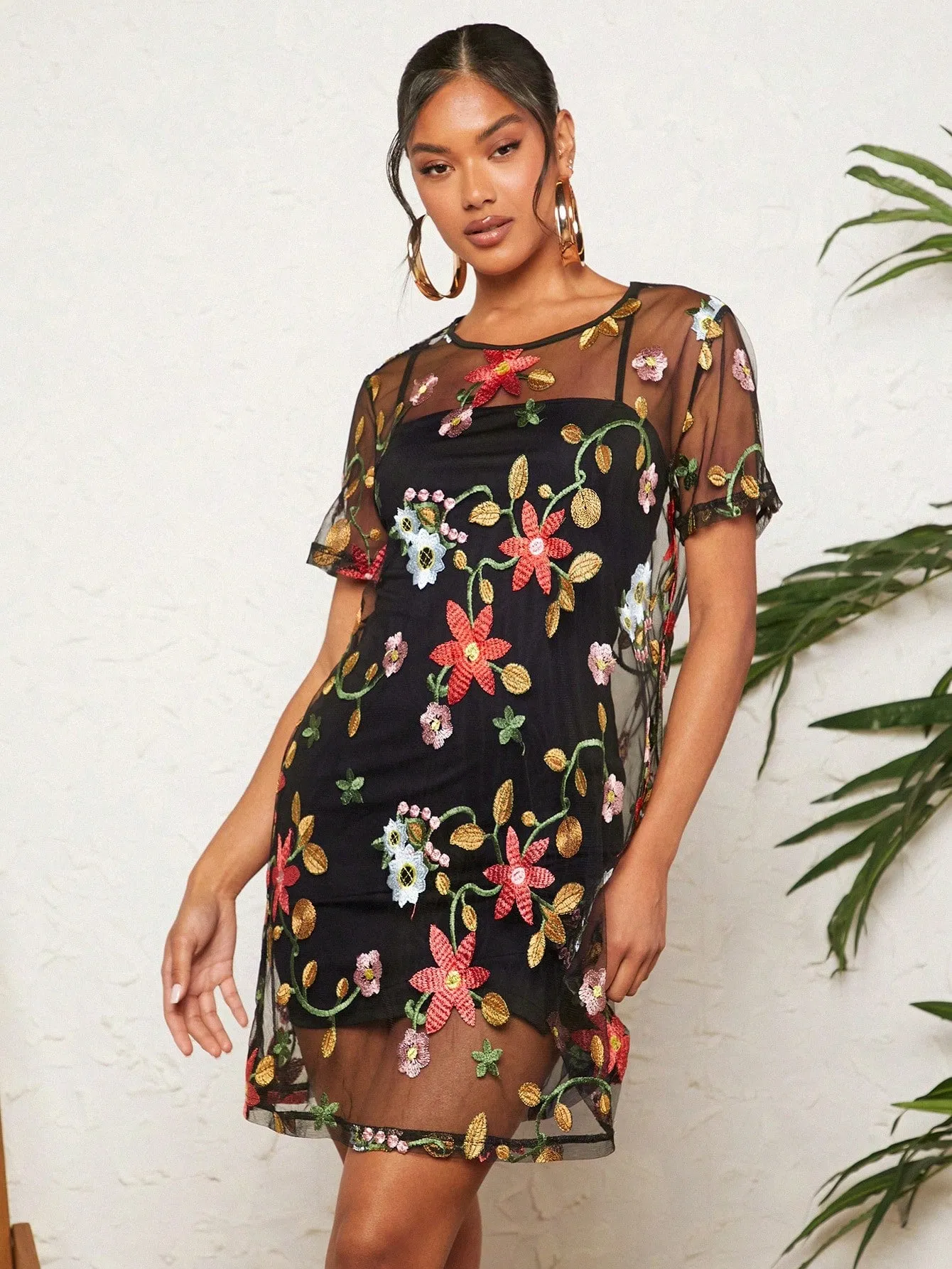 Vestido de bordado floral para mujeres en Cherry Vibes