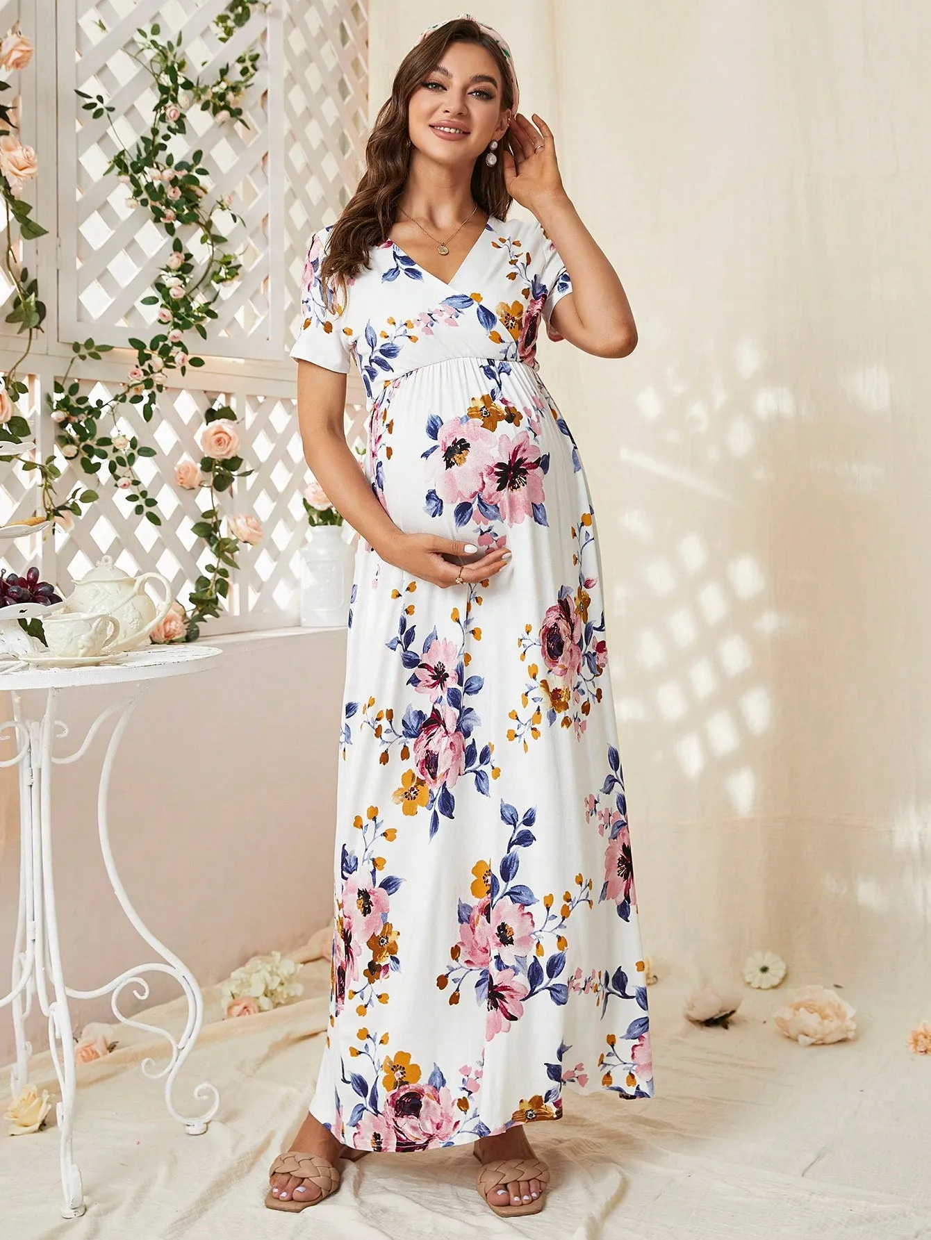 Vestido de Maternidad Floral con Cuello Cruzado