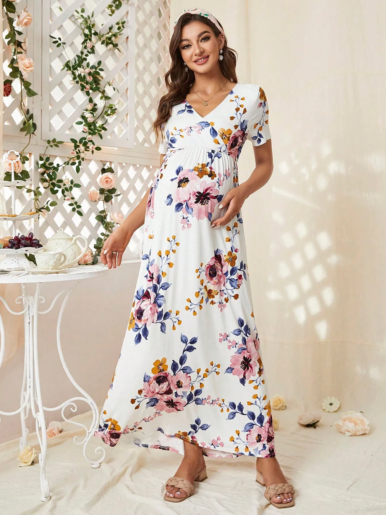 Vestido de Maternidad Floral con Cuello Cruzado