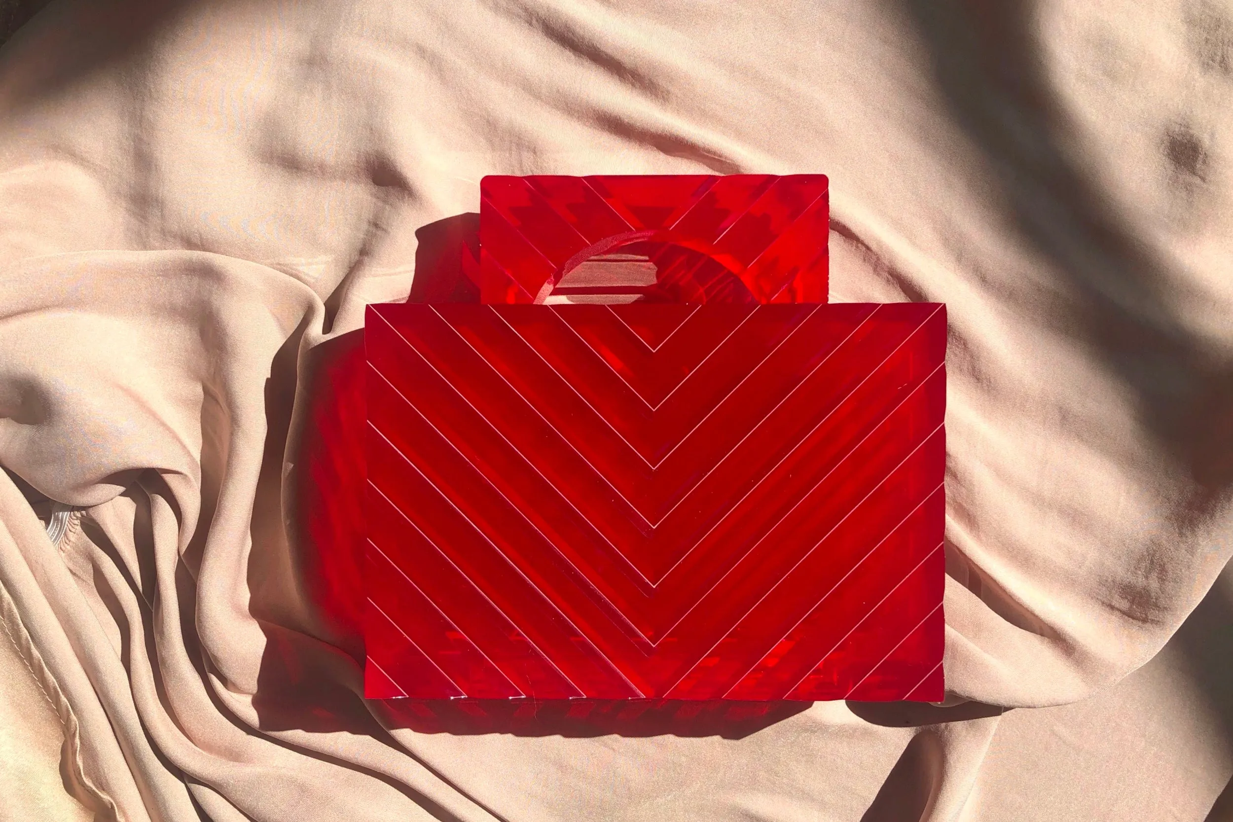 Victoria Handle Clutch - Strawberry