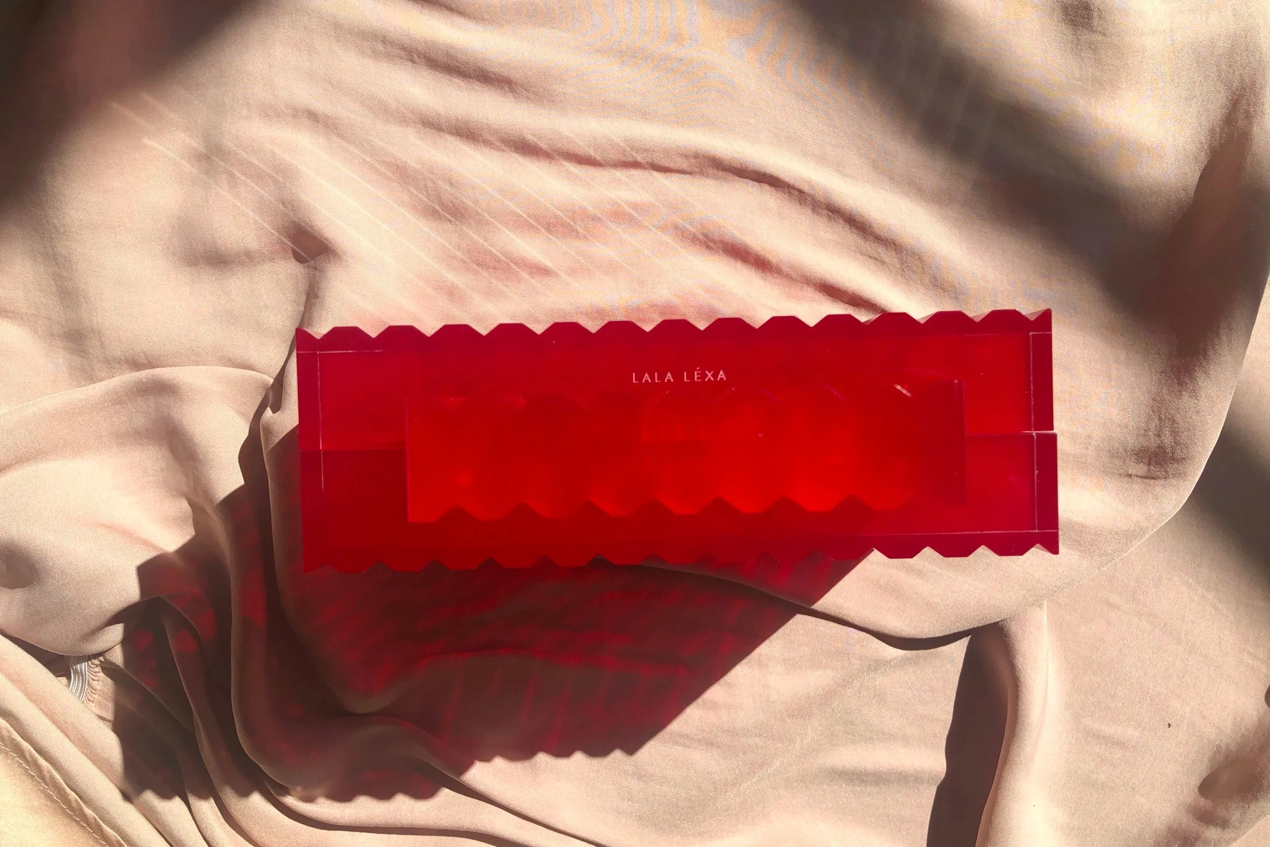 Victoria Handle Clutch - Strawberry