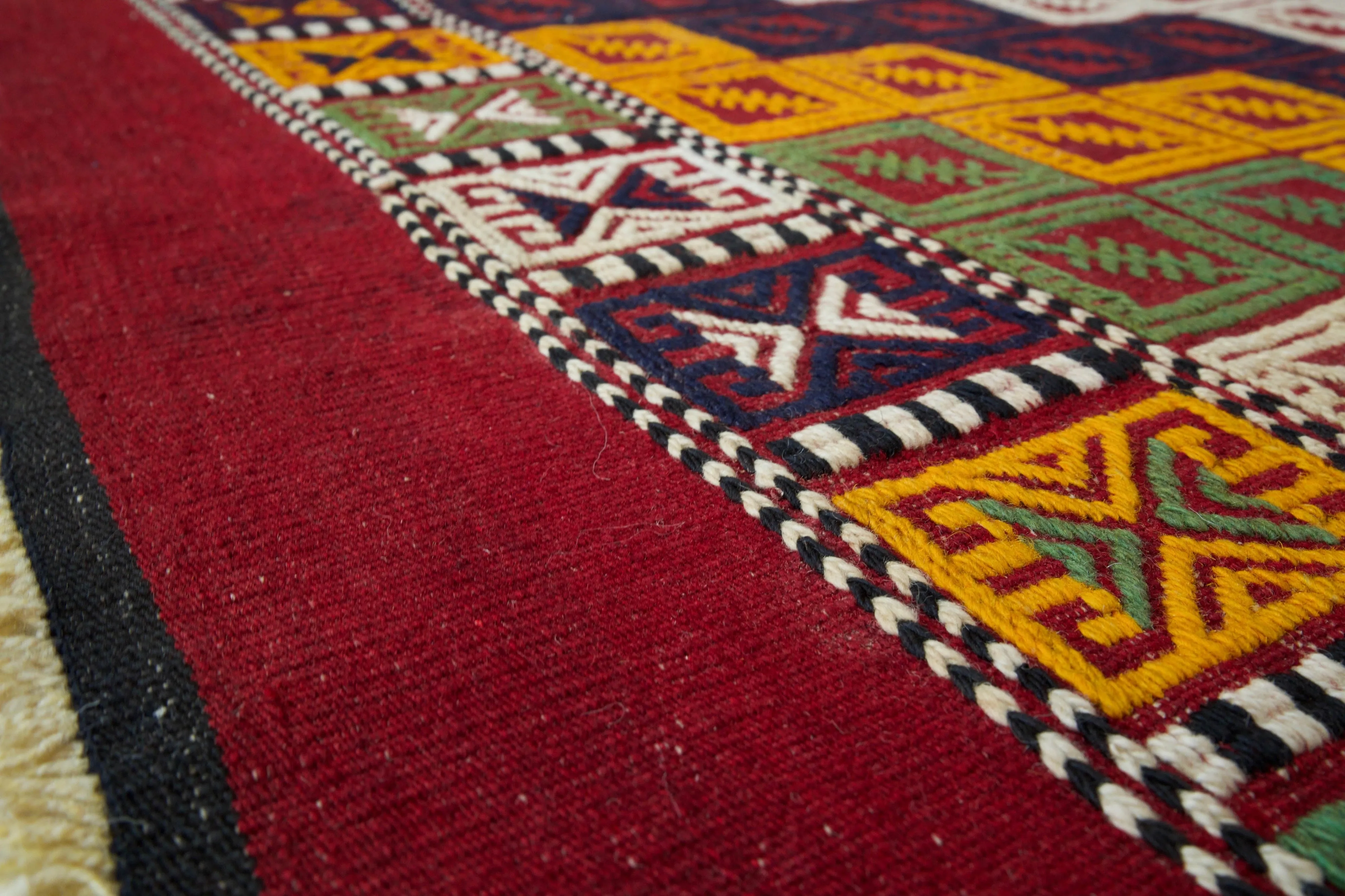 Vintage Pergamum Kozak Kilim Rug 5'10"x9'