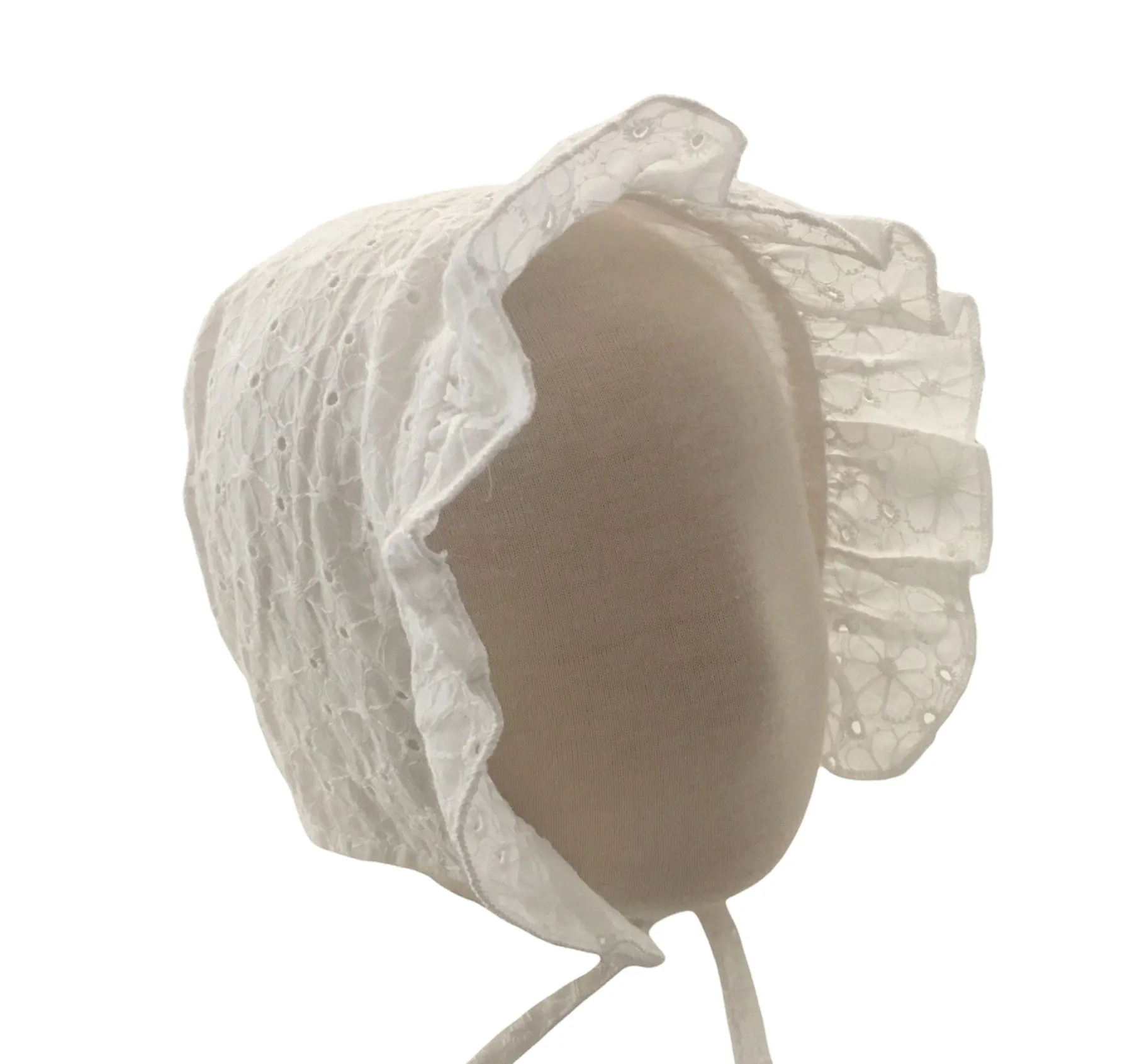 White detailed bonnet