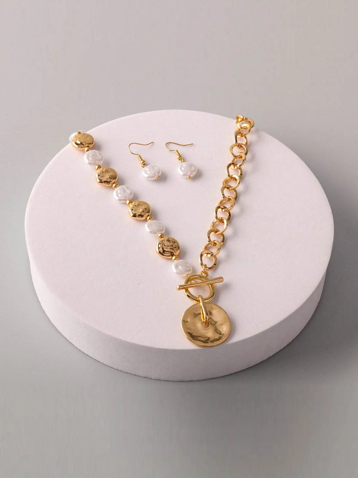 WOMEN'S DETAILED EARRINGS & NECKLACE SET