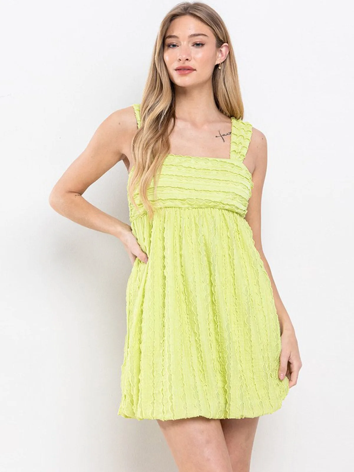 WOMEN'S SLEEVELESS DETAILED BABYDOLL MINI DRESS