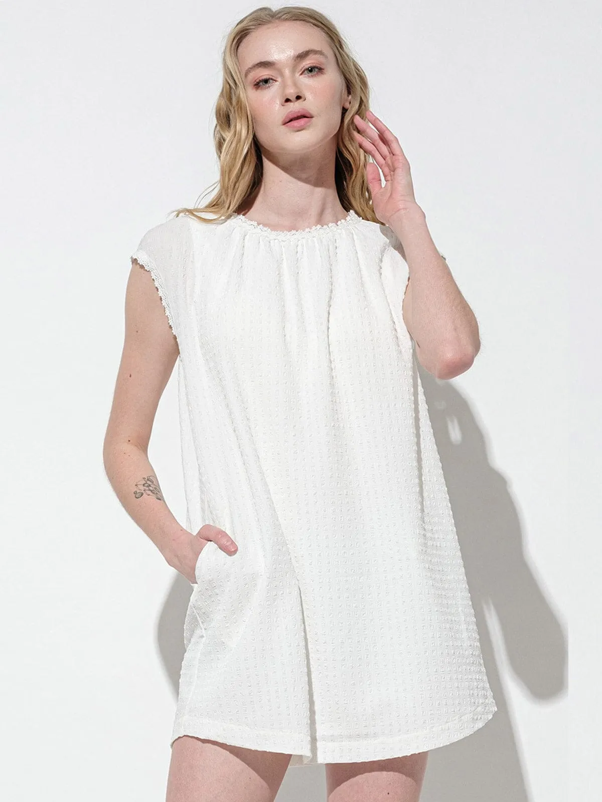 WOMEN'S SLEEVELESS POCKETS DETAILED TUNIC MINI DRESS